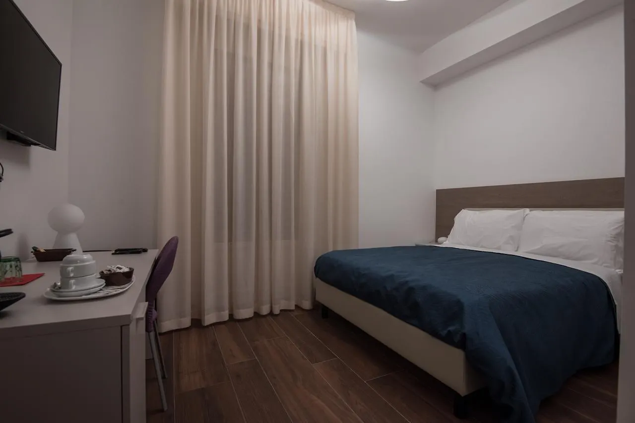 Hotel Enjoy Milano Skyline 2*, Mediolan