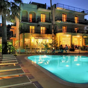 https://hotel-casella.hotelitalianriviera.com